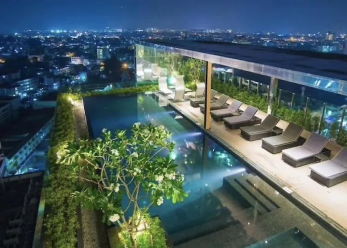 Luxury High Floor Top Pool Gym Condo With 2Br